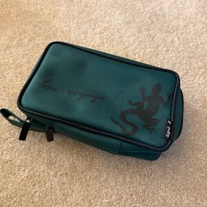 Agnes b Cathay Pacific Travel Amenity Kit Bon Voyage Green Zip Case Travel Dop